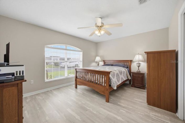 Image No.17-3 Bed Property for sale