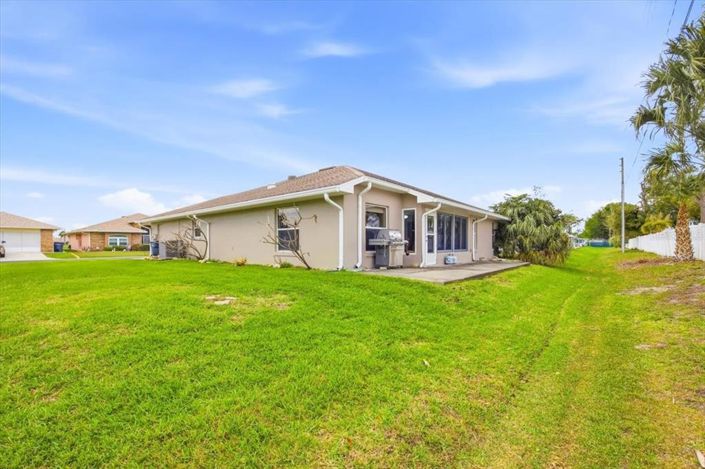 Image No.27-3 Bed Property for sale