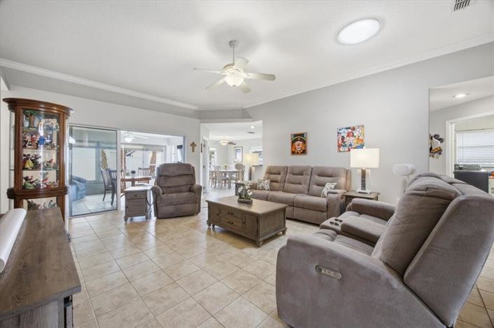 Image No.6-3 Bed Property for sale