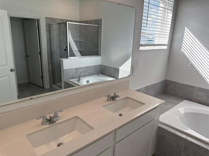 Image No.29-3 Bed Townhouse for sale