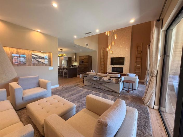 Image No.11-3 Bed Townhouse for sale