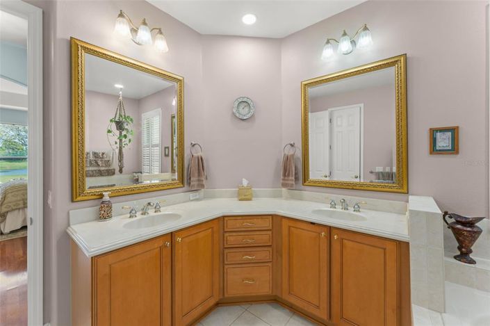 Image No.19-3 Bed Property for sale