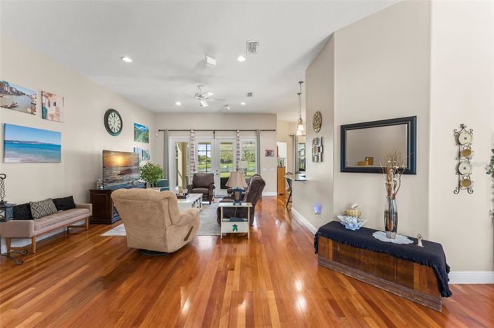 Image No.40-3 Bed Property for sale