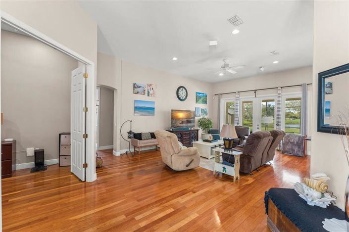 Image No.41-3 Bed Property for sale