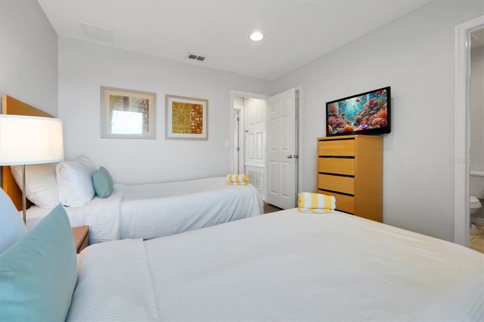 Image No.30-2 Bed Townhouse for sale