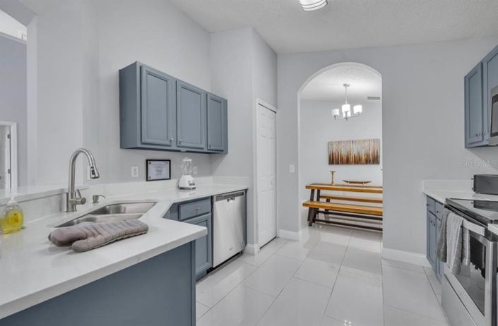 Image No.12-5 Bed Property for sale