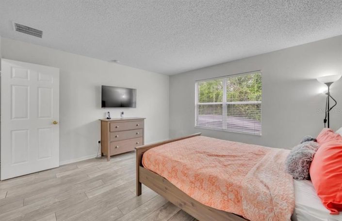 Image No.18-5 Bed Property for sale