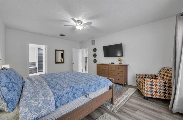 Image No.26-5 Bed Property for sale