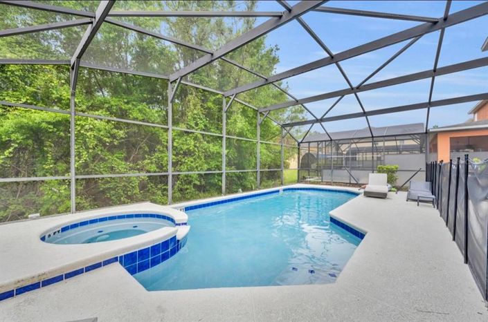 Image No.40-5 Bed Property for sale