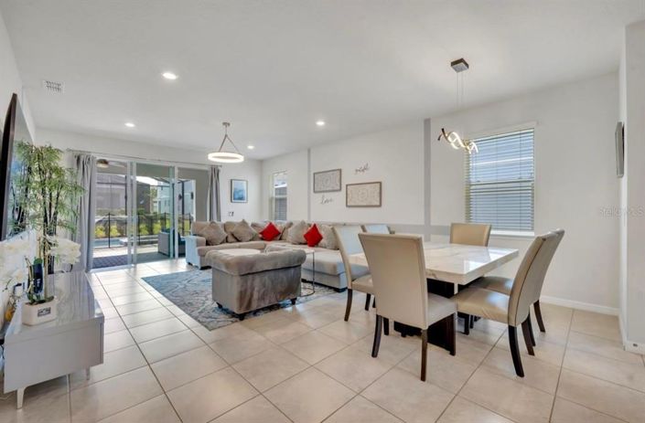 Image No.12-6 Bed Property for sale