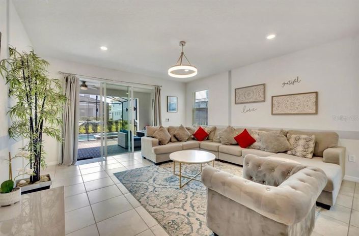 Image No.13-6 Bed Property for sale