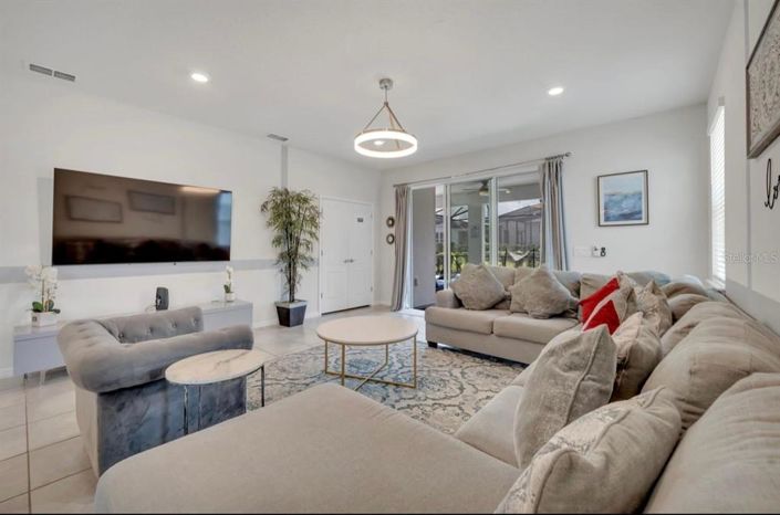 Image No.14-6 Bed Property for sale