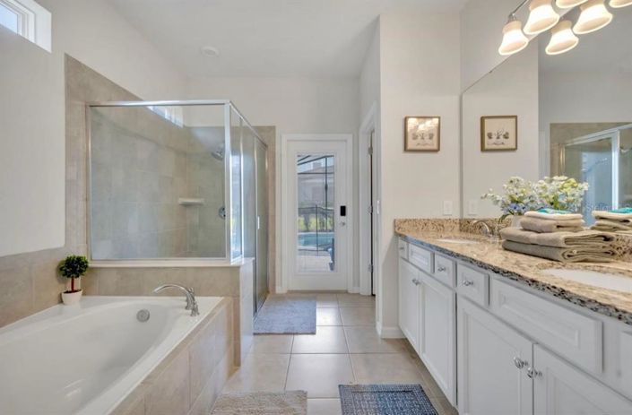 Image No.19-6 Bed Property for sale