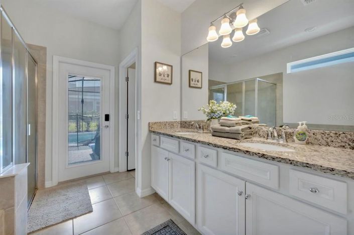 Image No.20-6 Bed Property for sale