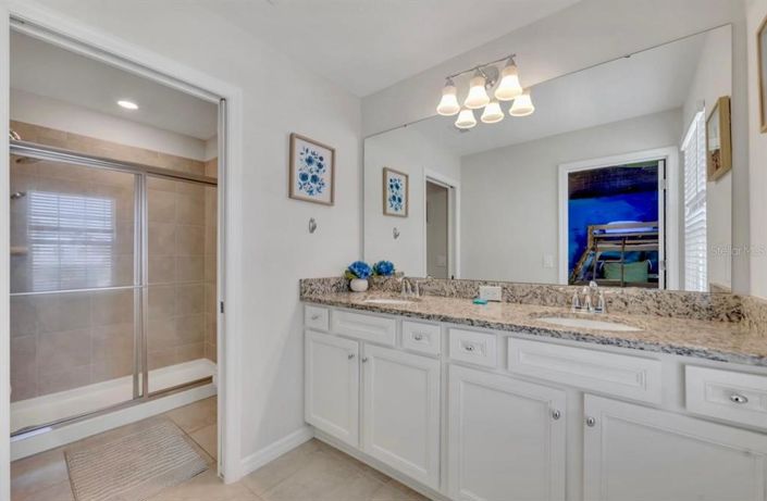 Image No.33-6 Bed Property for sale