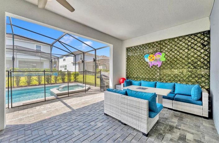 Image No.42-6 Bed Property for sale