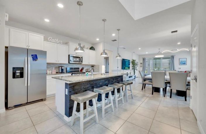 Image No.5-6 Bed Property for sale