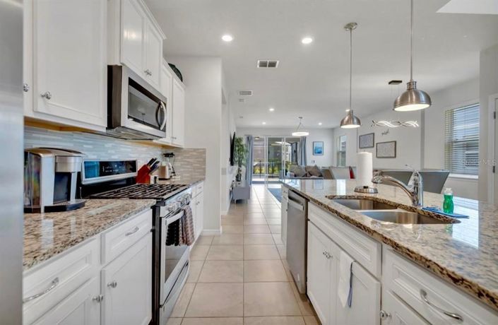 Image No.8-6 Bed Property for sale