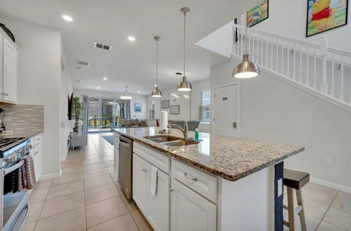 Image No.9-6 Bed Property for sale