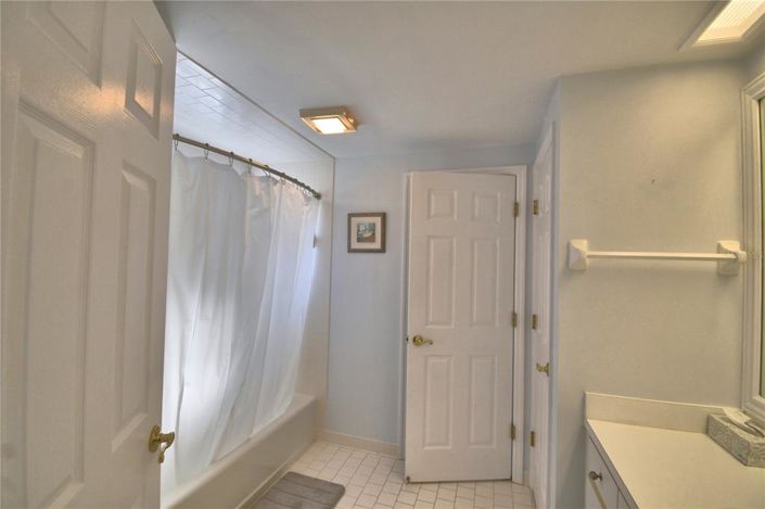 Image No.49-4 Bed Property for sale