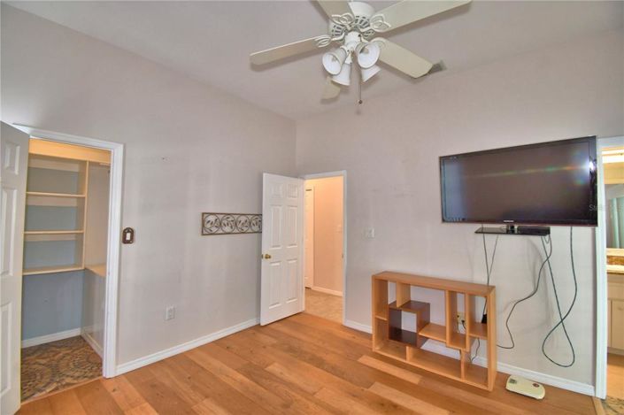 Image No.58-4 Bed Property for sale