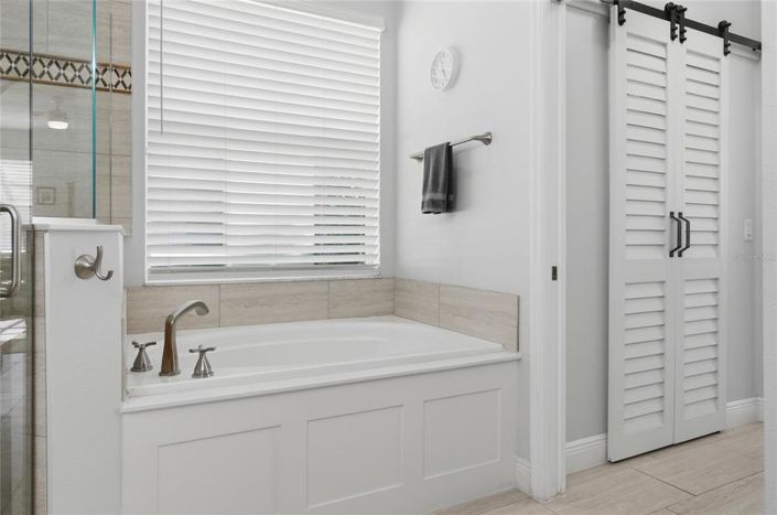 Image No.30-4 Bed Property for sale