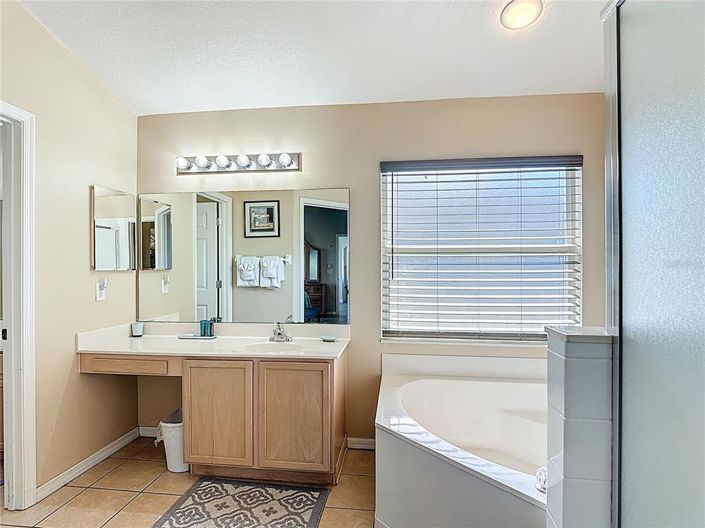 Image No.15-5 Bed Property for sale