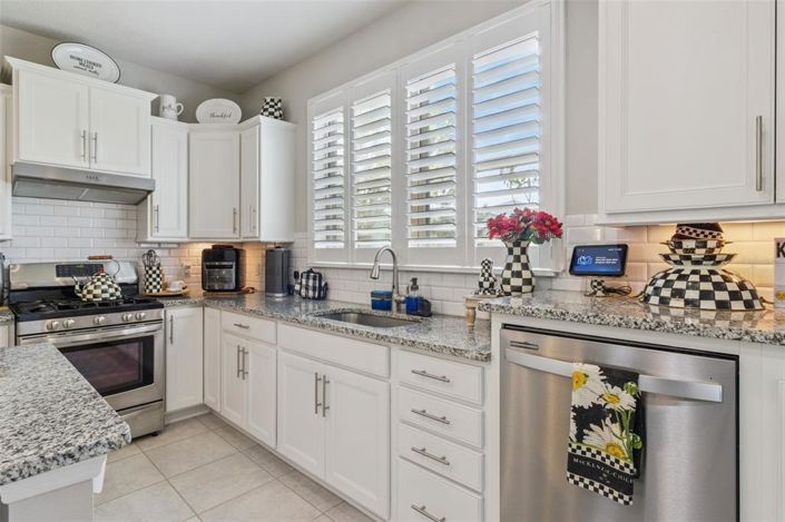 Image No.12-2 Bed Property for sale