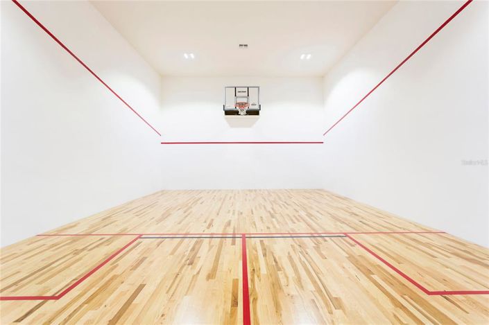 Image No.15-10 Bed Property for sale