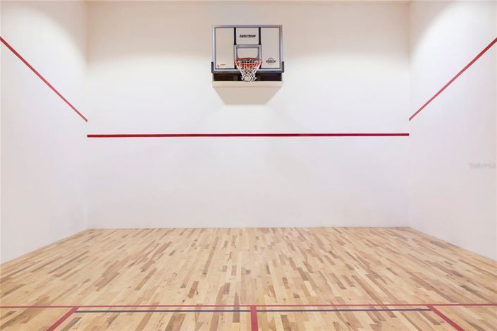 Image No.16-10 Bed Property for sale