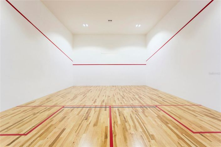 Image No.17-10 Bed Property for sale