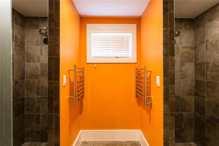 Image No.19-10 Bed Property for sale