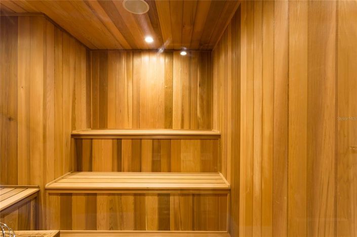 Image No.22-10 Bed Property for sale