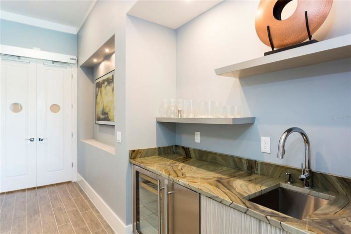 Image No.28-10 Bed Property for sale