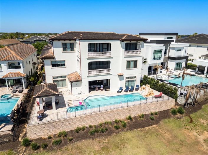 Image No.4-10 Bed Property for sale