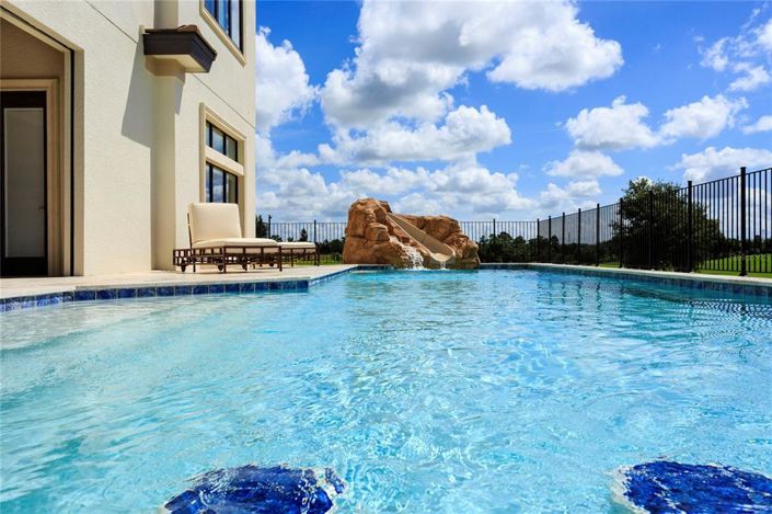 Image No.40-10 Bed Property for sale