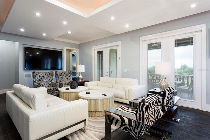 Image No.43-10 Bed Property for sale