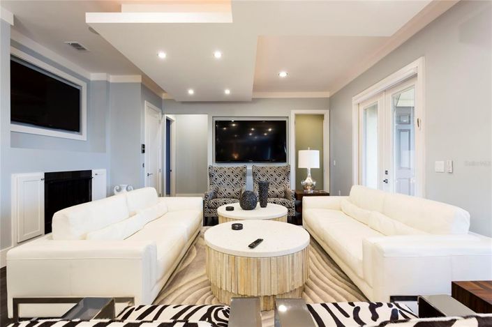 Image No.44-10 Bed Property for sale