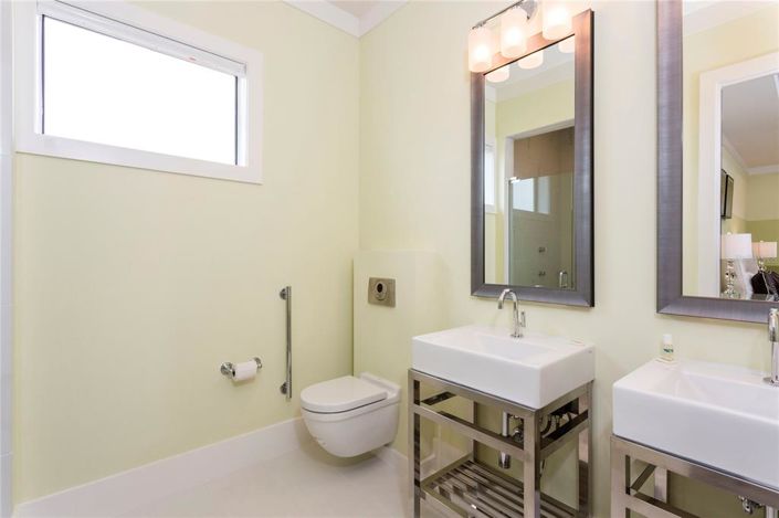 Image No.51-10 Bed Property for sale