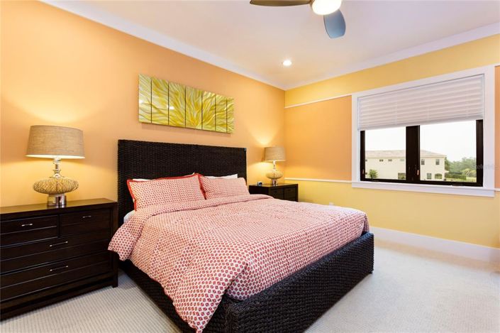 Image No.55-10 Bed Property for sale