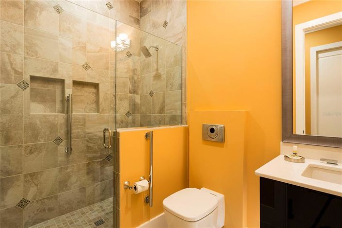 Image No.56-10 Bed Property for sale