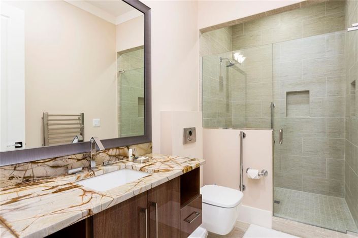 Image No.60-10 Bed Property for sale