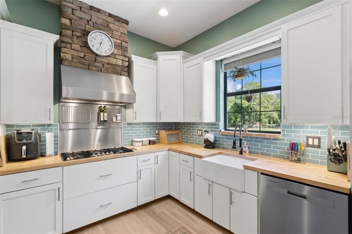 Image No.18-4 Bed Property for sale