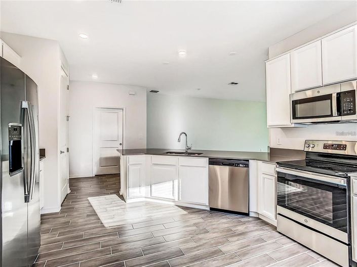 Image No.5-5 Bed Property for sale