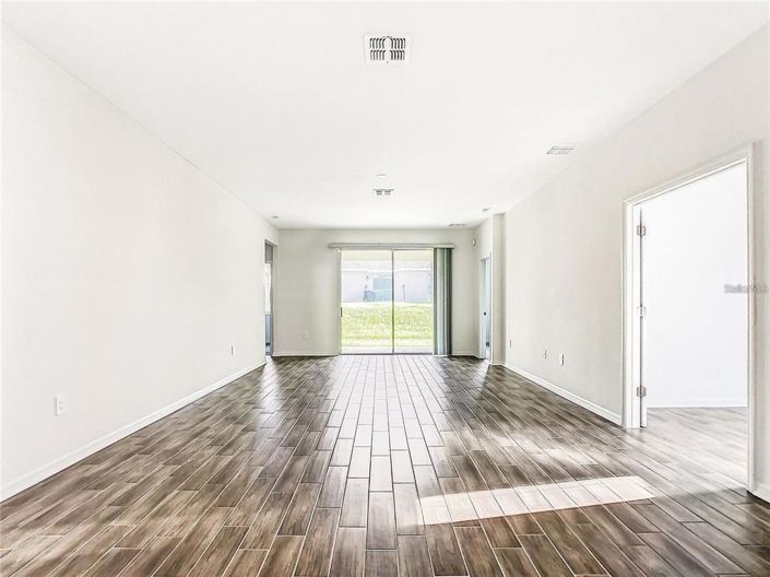 Image No.9-5 Bed Property for sale