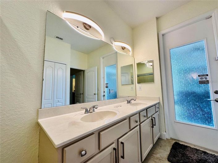 Image No.17-4 Bed Property for sale