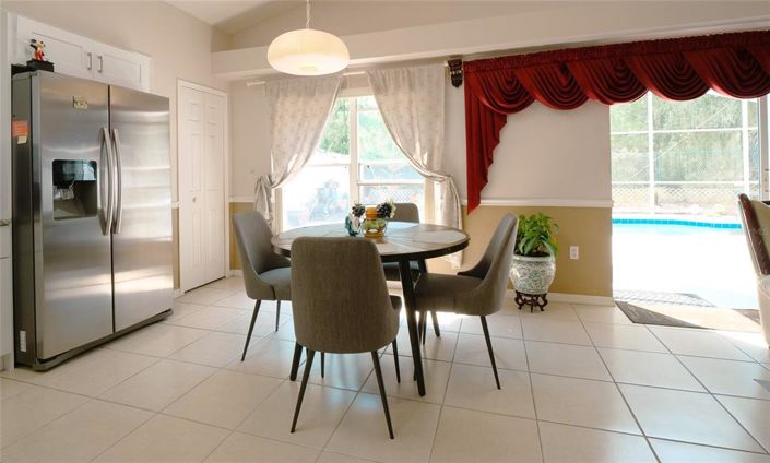 Image No.25-5 Bed Property for sale