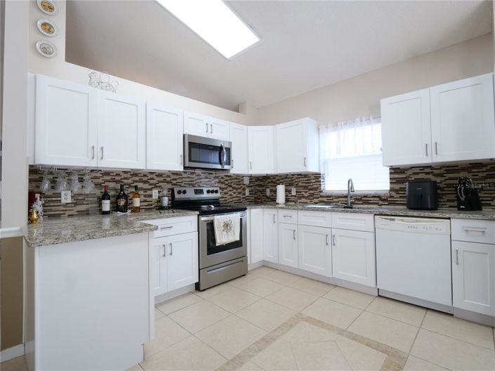 Image No.27-5 Bed Property for sale