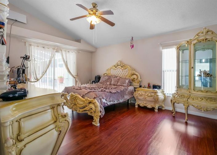 Image No.32-5 Bed Property for sale