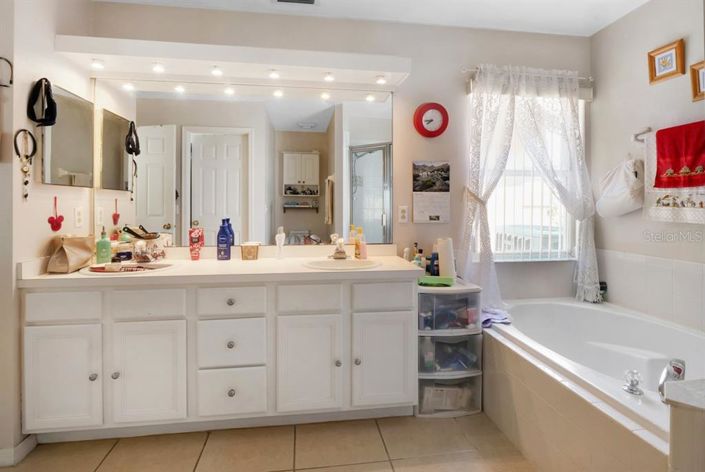 Image No.35-5 Bed Property for sale